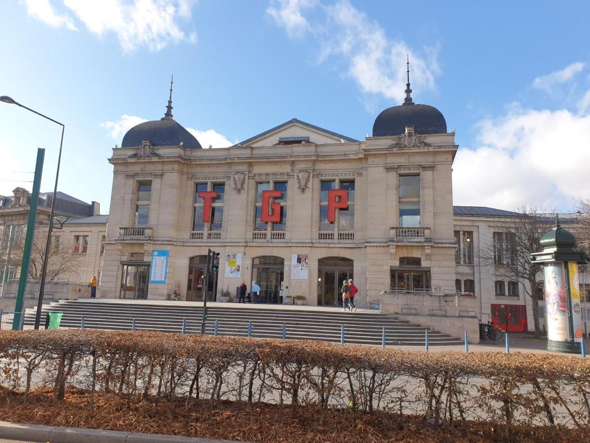 Spacieux Et Calme, Style Parisien, Toutes Commodites, Ideal Pour Un Sejour Authentique Saint-Denis  Luaran gambar