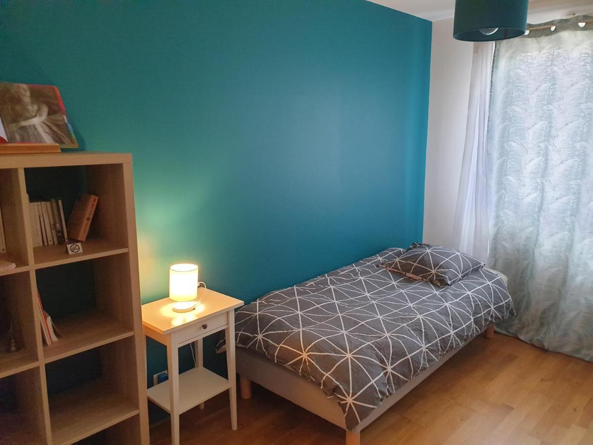 Spacieux Et Calme, Style Parisien, Toutes Commodites, Ideal Pour Un Sejour Authentique Saint-Denis  Luaran gambar