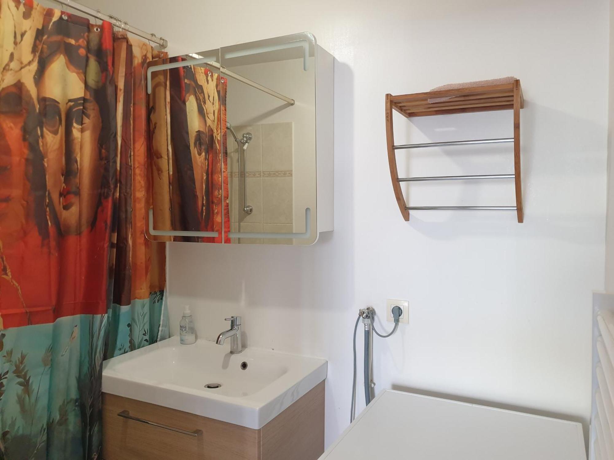 Spacieux Et Calme, Style Parisien, Toutes Commodites, Ideal Pour Un Sejour Authentique Saint-Denis  Luaran gambar