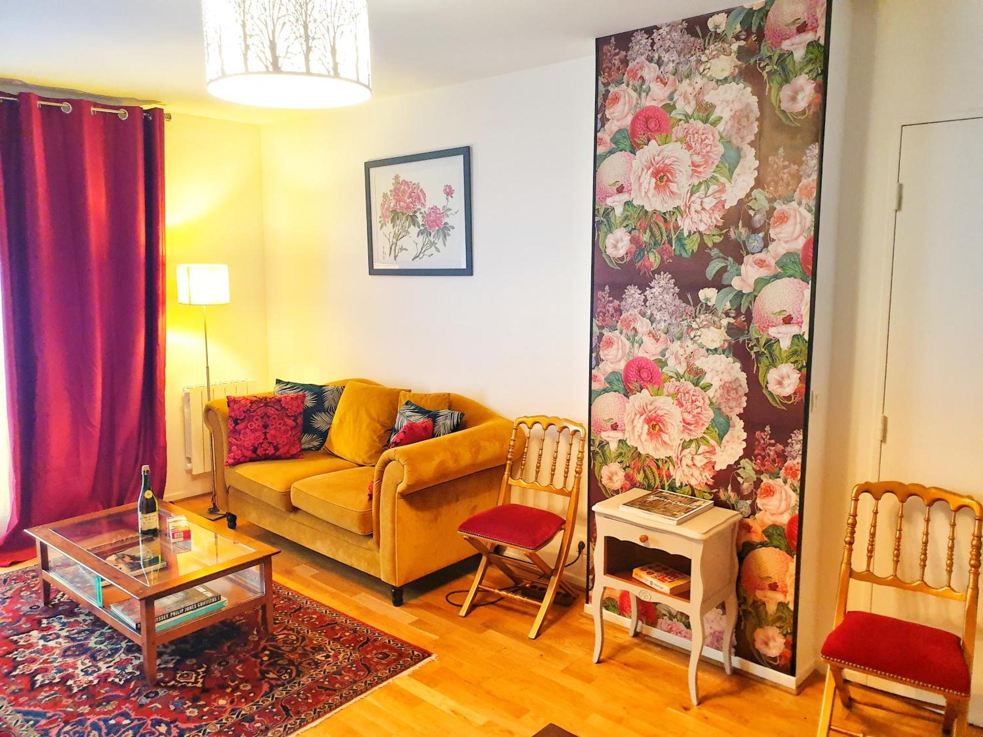 Spacieux Et Calme, Style Parisien, Toutes Commodites, Ideal Pour Un Sejour Authentique Saint-Denis  Luaran gambar